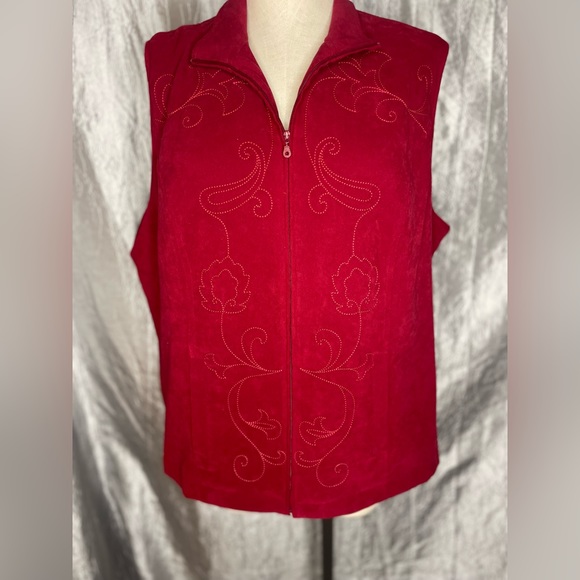 City Blues by Koret red suede vest zip up- great for that Christmas party❤️ - Picture 2 of 12